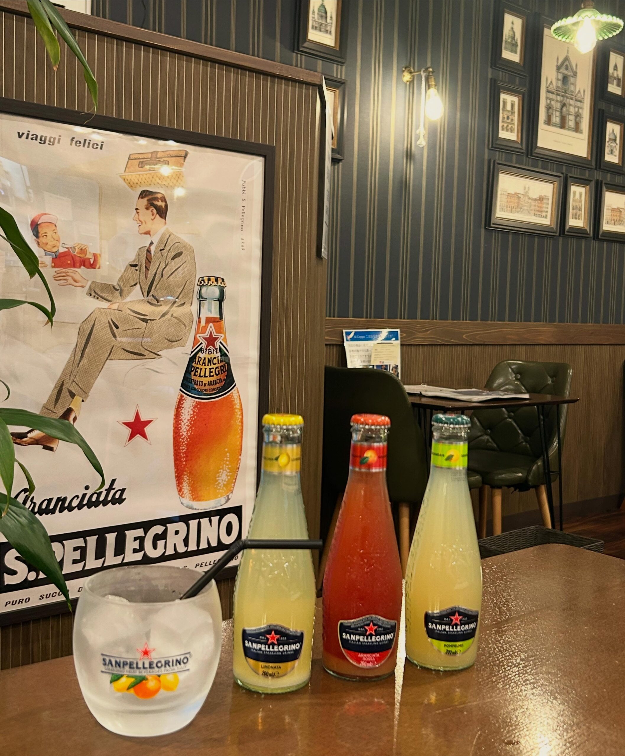R8.6.27(土)いつもありがとうございます️サンペレグリノのノンアルコール、スパークリングドリンクですレモン🍋と、ブラッドオレンジ、グレープフルーツの3種類❣️微炭酸で飲みやすく、お味もしっかりフルーツを感じます是非お試しください本日も皆様のお越し、お待ちしております❣️
